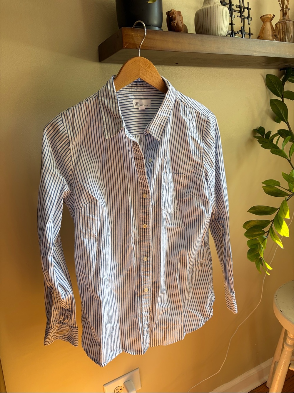 GAP Fitted Boyfriend Shirt M Striped